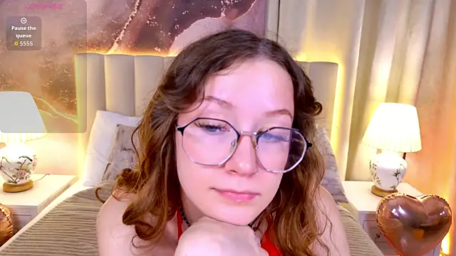 Snapshot of AmelieViolet chatting on July 2026 10:40:02 AM AmelieViolet online show from July 2026 10:40:02 AM