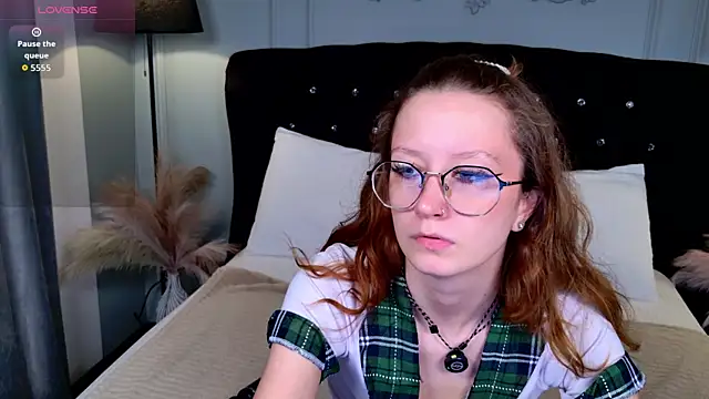 Snapshot of AmelieViolet chatting on July 2026 11:12:02 AM AmelieViolet online show from July 2026 11:12:02 AM