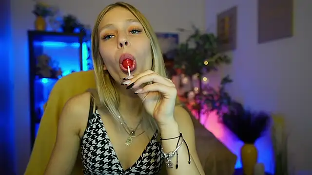 Luna Grace18 online show from March 2026 02:11:02 PM