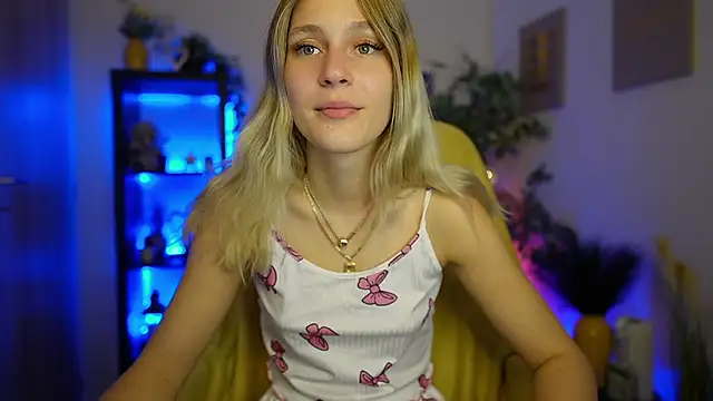 Luna Grace18 online show from April 2026 01:11:01 PM