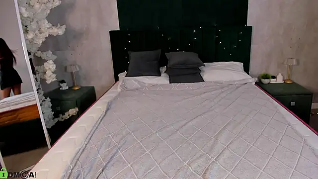 Angele Rowe online show from April 2026 08:55:01 AM