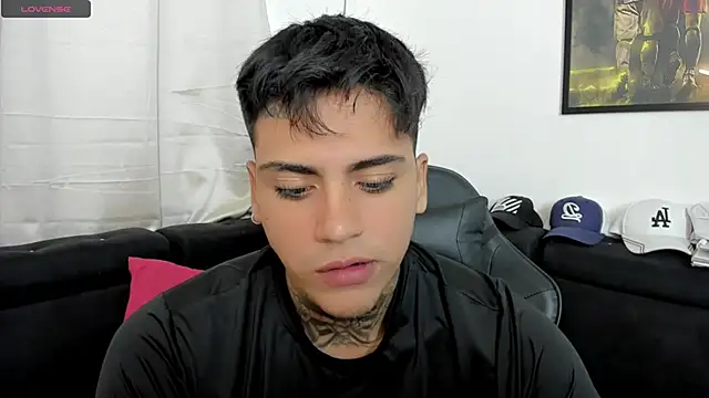 sweetlatinoboy online show from April 2026 09:26:02 PM