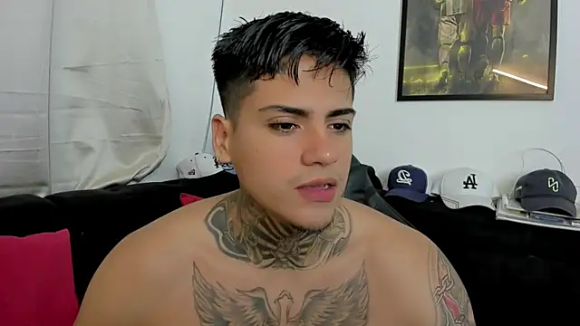 sweetlatinoboy online show from April 2026 11:02:02 AM