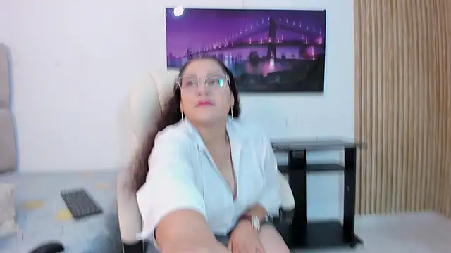 Reina Mia1 online show from May 2026 11:44:02 PM