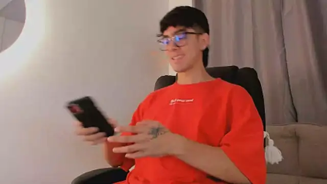 etham wolf1 online show from April 2026 05:19:02 PM