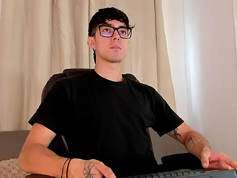 etham wolf1 online show from April 2026 07:06:02 PM