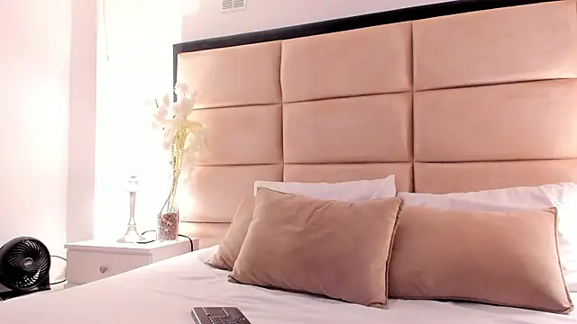 AlexaGiraud online show from April 2026 12:20:01 PM