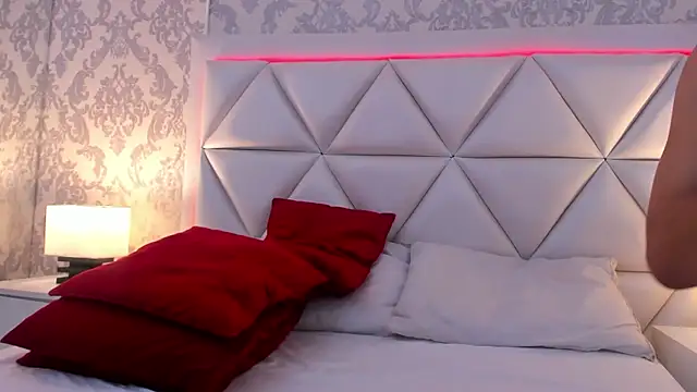 AlexaGiraud online show from April 2026 12:08:02 PM