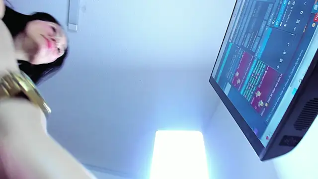 Scarlet Hiit online show from March 2026 08:26:33 AM