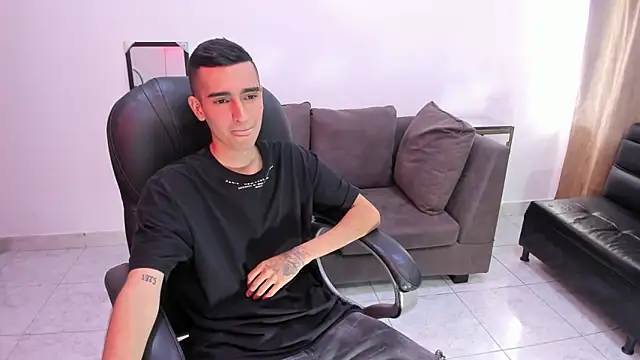 Ethann Boy online show from April 2026 07:39:01 PM