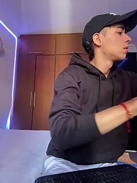 Milo Gunnar online show from April 2026 08:36:02 PM