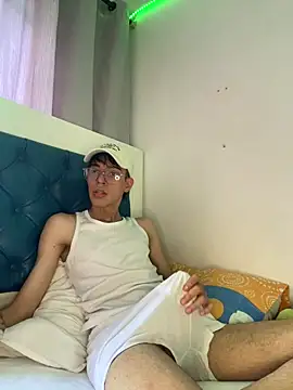 Milo Gunnar online show from April 2026 07:58:02 PM