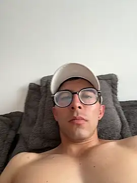 LeonBlazze online show from April 2026 07:37:02 PM