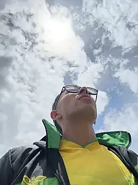 LeonBlazze online show from April 2026 04:55:01 PM