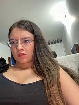 JulianaLaurent online show from April 2026 03:45:01 AM