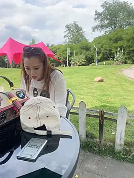 LuckyGirl-11 online show from April 2026 07:04:01 AM