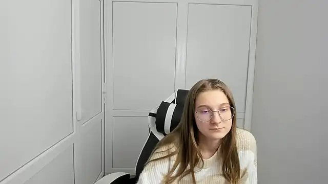 Mia kristal online show from March 2026 01:55:01 PM