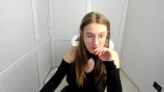 Mia kristal online show from March 2026 07:30:02 AM