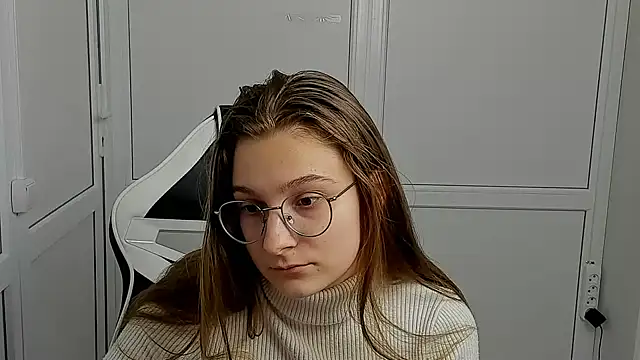 Mia kristal online show from April 2026 12:54:01 PM