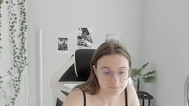 Snapshot of Mia_kristal chatting on June 2026 08:41:01 AM Mia kristal online show from June 2026 08:41:01 AM