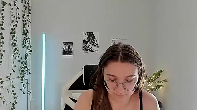 Snapshot of Mia_kristal chatting on July 2026 08:18:02 AM Mia kristal online show from July 2026 08:18:02 AM