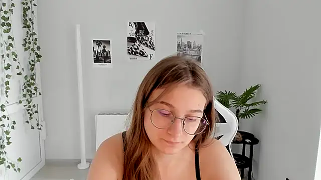 Snapshot of Mia_kristal chatting on July 2026 08:17:01 AM Mia kristal online show from July 2026 08:17:01 AM