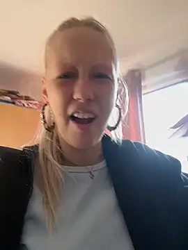 LeniMaria online show from April 2026 04:05:02 PM