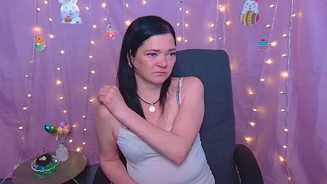 LauraFinn online show from April 2026 06:21:01 AM