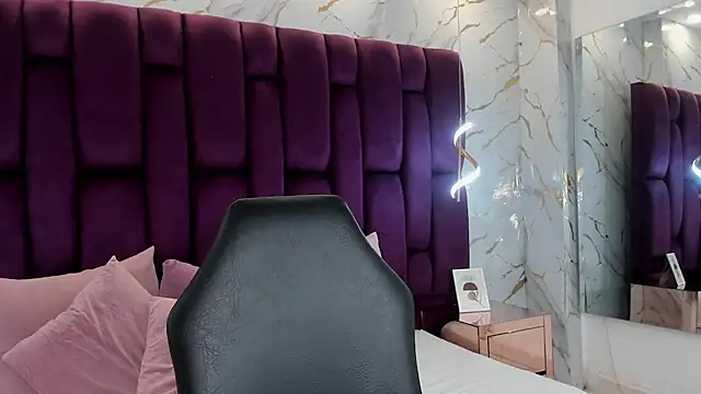 milamonroyy online show from April 2026 04:06:02 AM