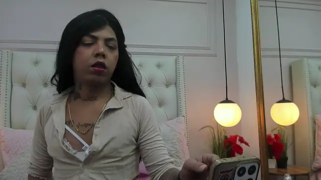 MiiaRestrepo online show from July 2026 12:10:01 PM