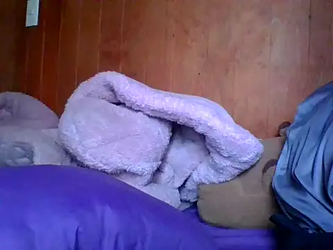 Annisof000 online show from April 2026 05:39:02 PM