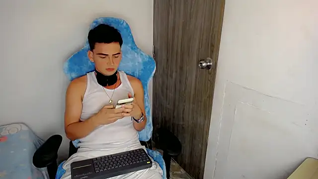 Mathias twinkk online show from April 2026 04:57:02 AM