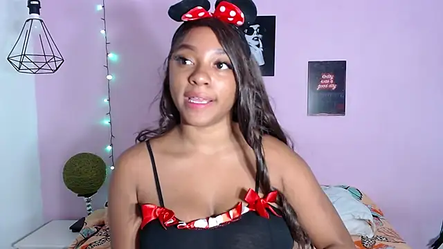 aisha laurent online show from April 2026 02:17:02 PM