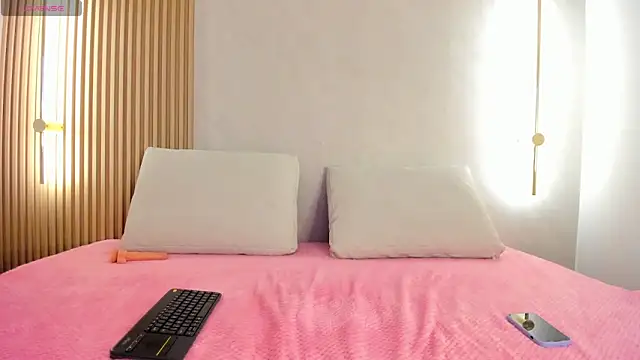 lua rosse online show from March 2026 07:39:01 PM