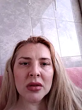 Maria3879 online show from April 2026 07:10:01 PM