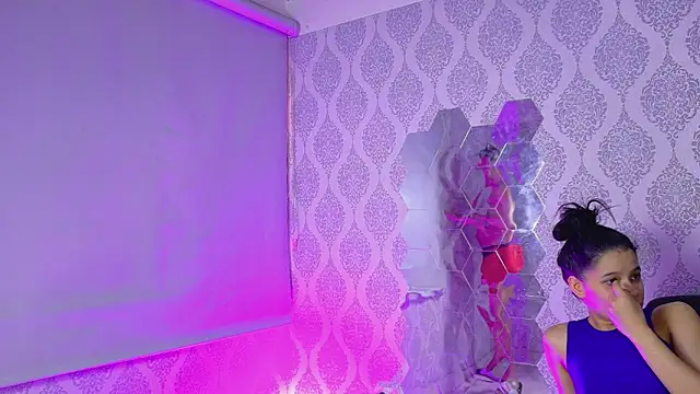 Snapshot of Twink_Sensationxx chatting on April 2026 05:18:01 PM Twink Sensationxx online show from April 2026 05:18:01 PM