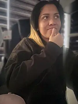 Laila LS online show from March 2026 01:23:02 PM