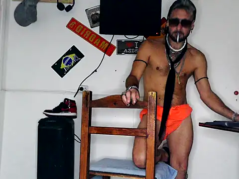 freddymdq100 online show from April 2026 07:13:02 AM