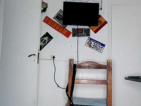 freddymdq100 online show from April 2026 06:01:02 PM