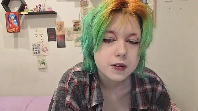 LittleKittenStar online show from May 2026 06:09:01 PM