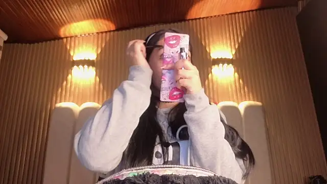 Melannyy V online show from April 2026 11:37:01 AM