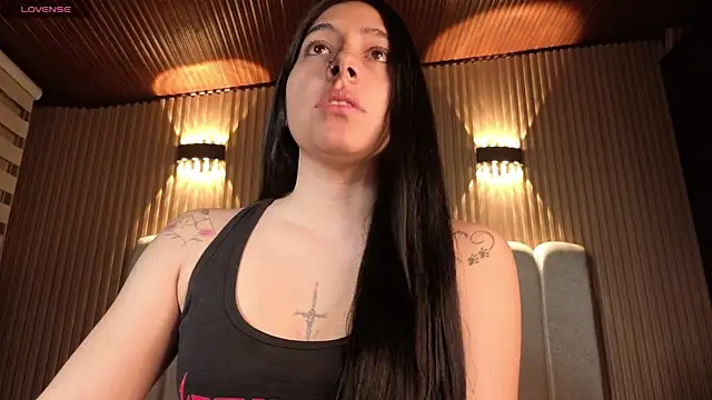 Melannyy V online show from April 2026 12:33:01 PM