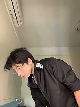 kissbaby-111 online show from April 2026 06:00:02 AM