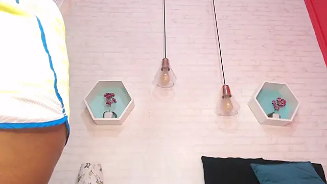 CharlotteBrownn2 online show from April 2026 12:43:02 PM