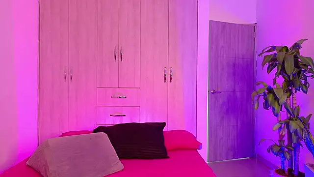 isabellahofmann online show from April 2026 10:27:01 PM