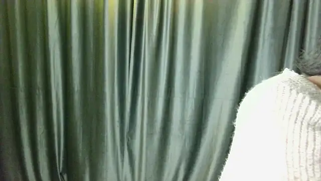 Layla Muur online show from May 2026 05:09:01 PM