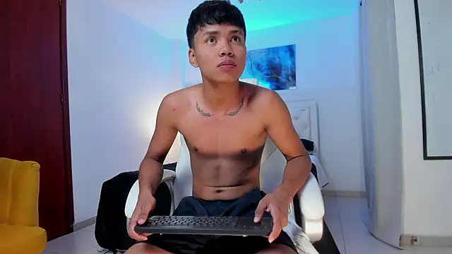 thiagosterling online show from April 2026 09:45:01 PM