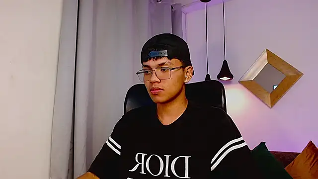 thiagosterling online show from April 2026 11:43:01 PM