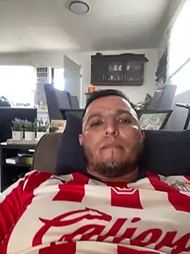 HOTB0Y18 online show from April 2026 10:59:01 PM