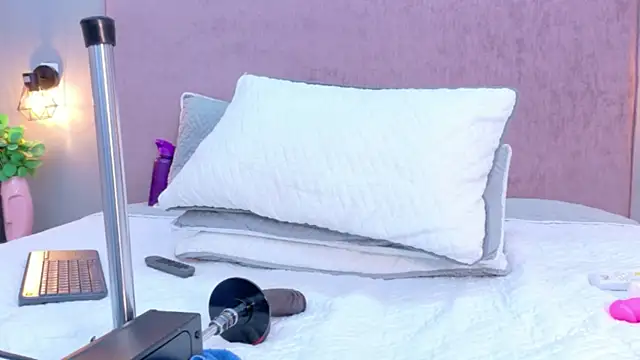 Ariana Mold online show from April 2026 04:10:02 AM